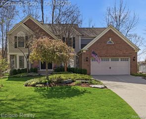 2568 Canoe Circle Drive, Lake Orion, MI 48360