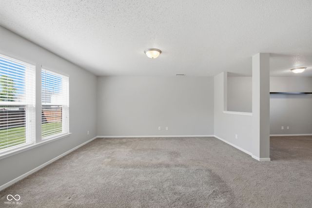 987 Rosemary Circle, Greenfield, IN 46140