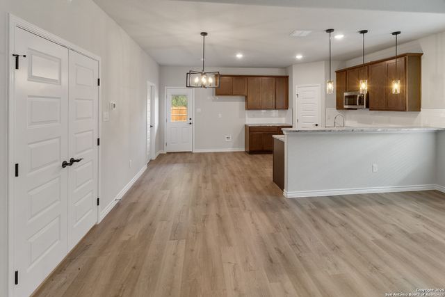 806 W HUNTINGTON ST, Beeville, TX 78102