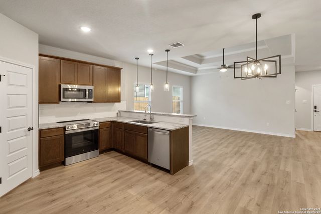 806 W HUNTINGTON ST, Beeville, TX 78102