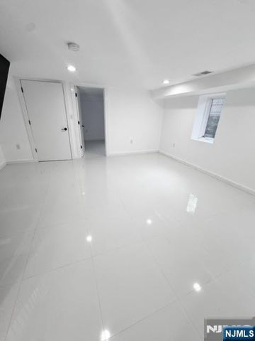 86 W Mahan Street, Tenafly, NJ 07670