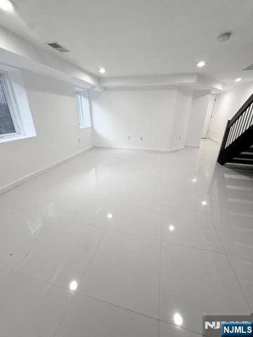 86 W Mahan Street, Tenafly, NJ 07670
