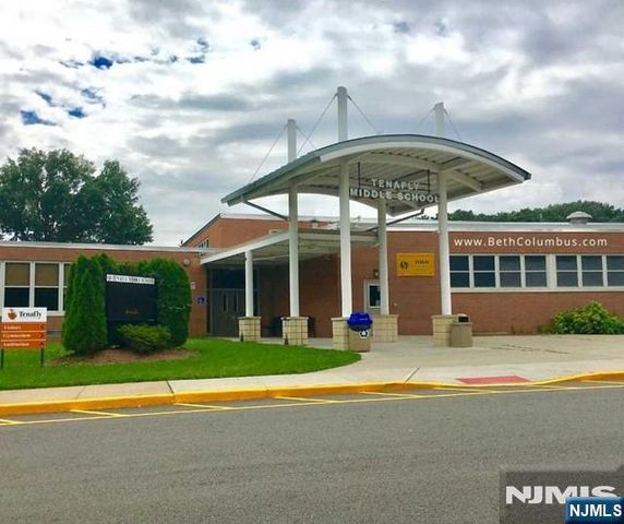 86 W Mahan Street, Tenafly, NJ 07670