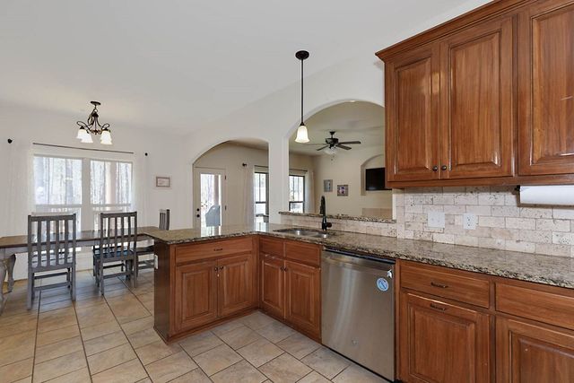 2074 Calhoun Road, Hamilton, GA 31811