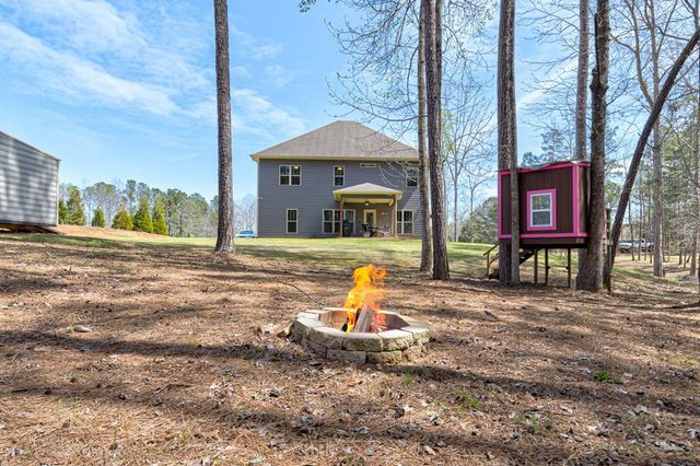2074 Calhoun Road, Hamilton, GA 31811