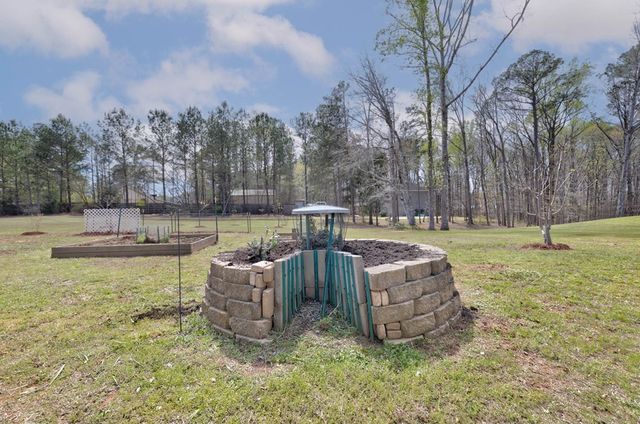 2074 Calhoun Road, Hamilton, GA 31811