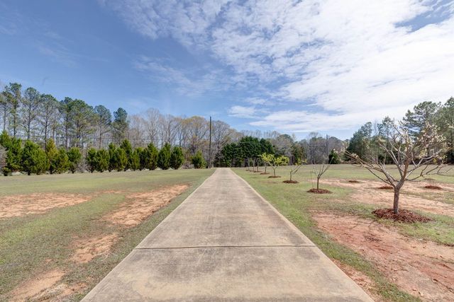 2074 Calhoun Road, Hamilton, GA 31811