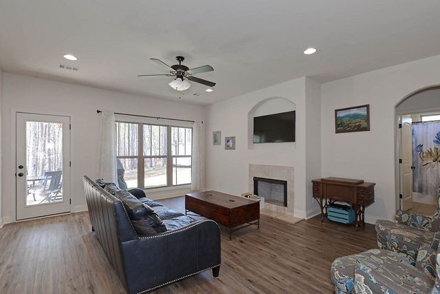 2074 Calhoun Road, Hamilton, GA 31811