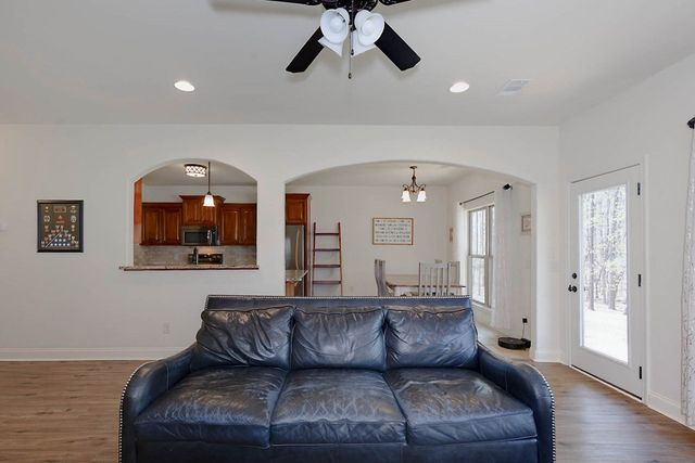 2074 Calhoun Road, Hamilton, GA 31811