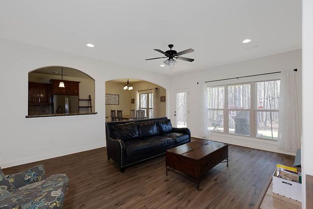 2074 Calhoun Road, Hamilton, GA 31811