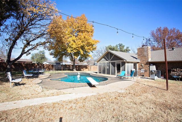 1408 Doral Court, Graham, TX 76450