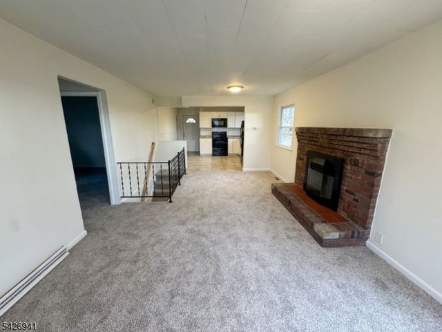 17 Clover Ter, Jefferson Twp., NJ 07849