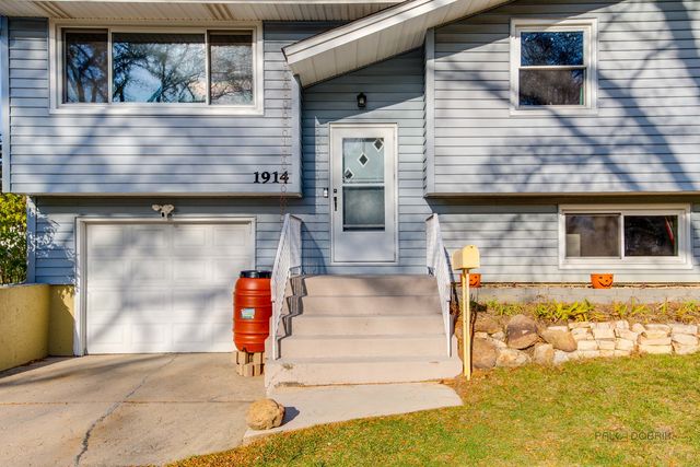 1914 Capital Court, Schaumburg, IL 60193