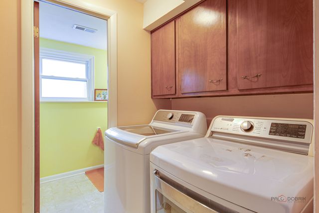 1914 Capital Court, Schaumburg, IL 60193