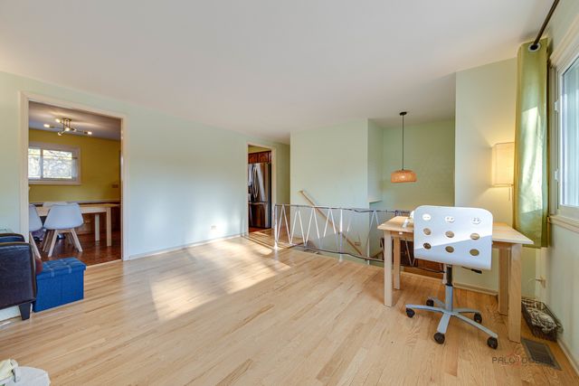 1914 Capital Court, Schaumburg, IL 60193