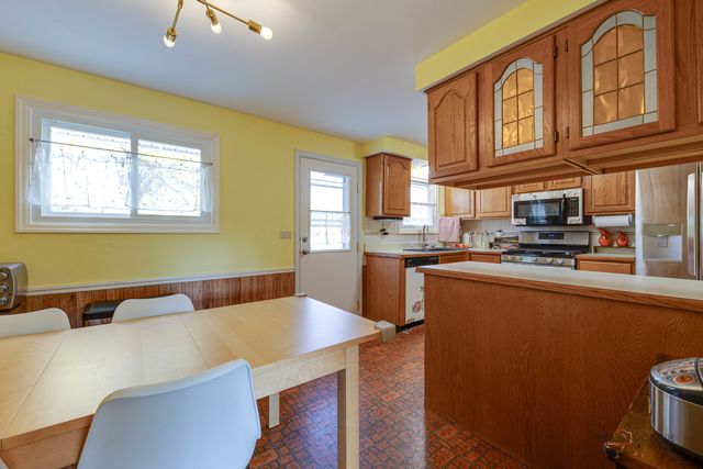 1914 Capital Court, Schaumburg, IL 60193