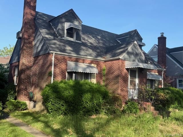 38 Pearl Street, New Hyde Park, NY 11040