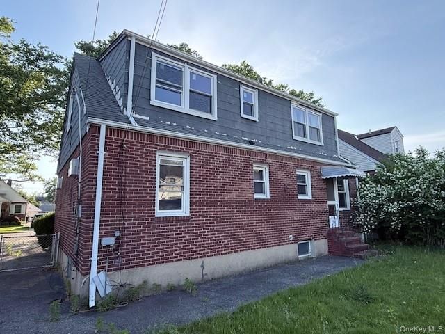38 Pearl Street, New Hyde Park, NY 11040