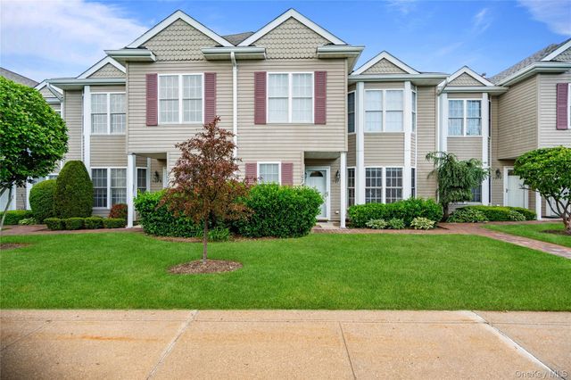 1075 Savoy Drive, Melville, NY 11747