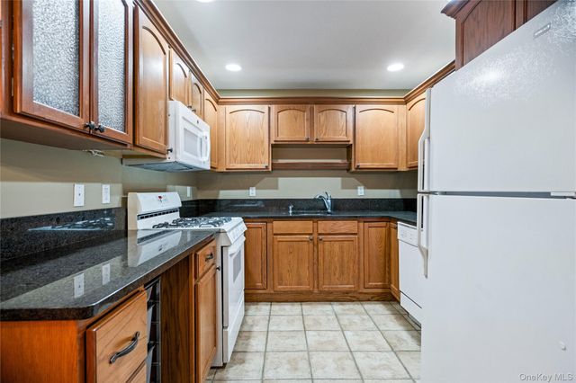 1075 Savoy Drive, Melville, NY 11747