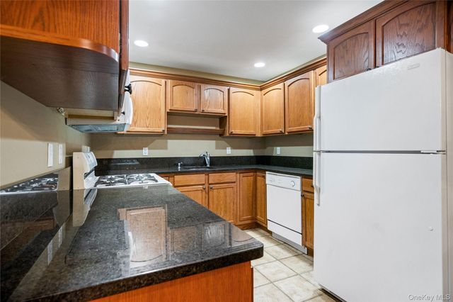 1075 Savoy Drive, Melville, NY 11747