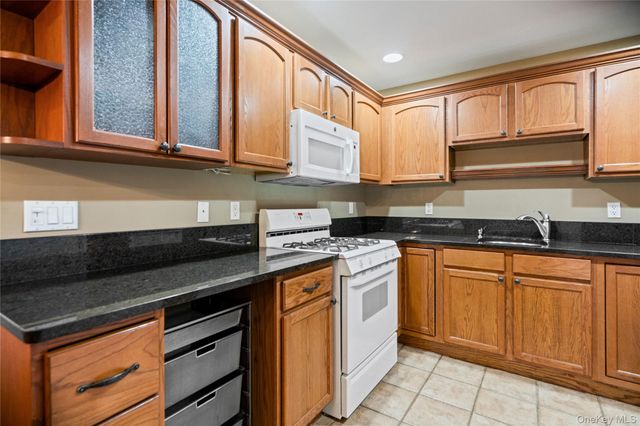 1075 Savoy Drive, Melville, NY 11747