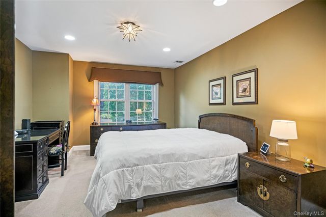 1075 Savoy Drive, Melville, NY 11747