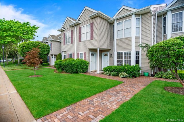 1075 Savoy Drive, Melville, NY 11747