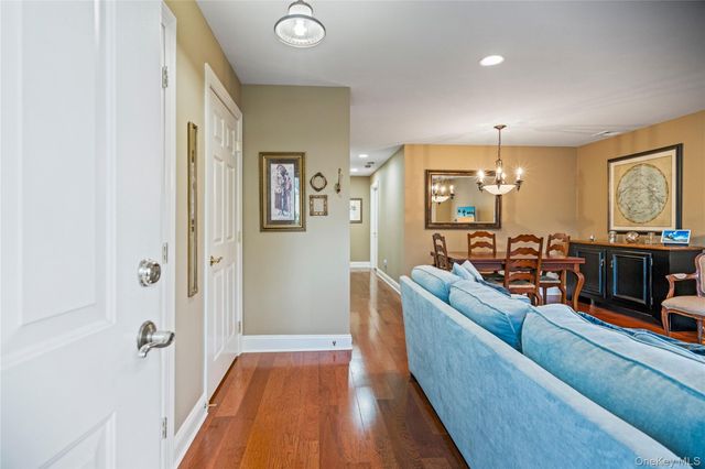 1075 Savoy Drive, Melville, NY 11747