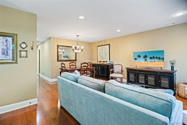 1075 Savoy Drive, Melville, NY 11747