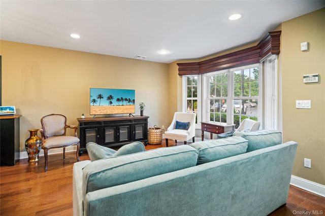 1075 Savoy Drive, Melville, NY 11747