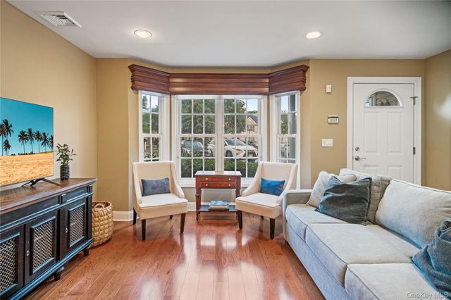 1075 Savoy Drive, Melville, NY 11747