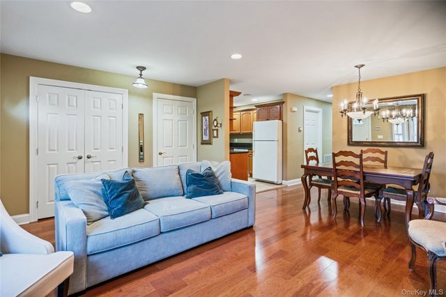 1075 Savoy Drive, Melville, NY 11747
