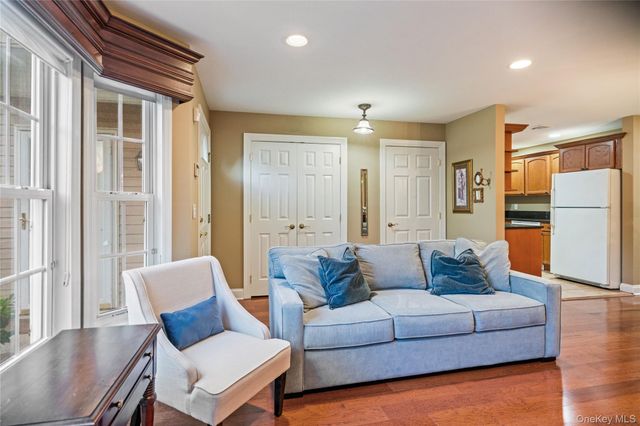 1075 Savoy Drive, Melville, NY 11747