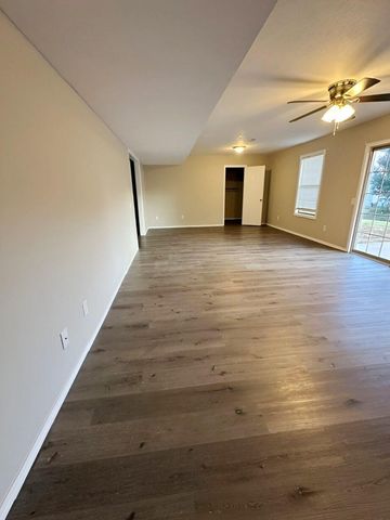 561 N Jester Avenue, Republic, MO 65738
