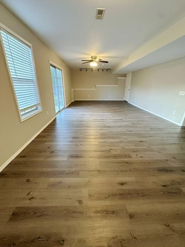 561 N Jester Avenue, Republic, MO 65738