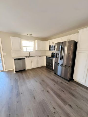 561 N Jester Avenue, Republic, MO 65738