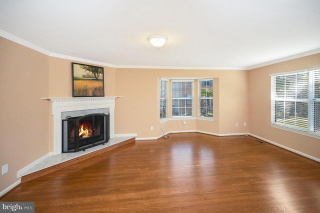 2728 BRIER POND CIR, Woodbridge, VA 22191
