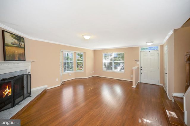 2728 BRIER POND CIR, Woodbridge, VA 22191