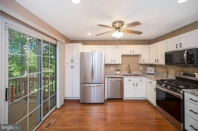 2728 BRIER POND CIR, Woodbridge, VA 22191