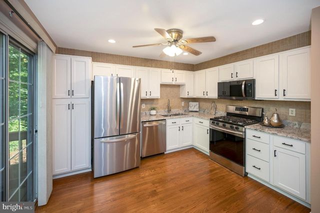 2728 BRIER POND CIR, Woodbridge, VA 22191