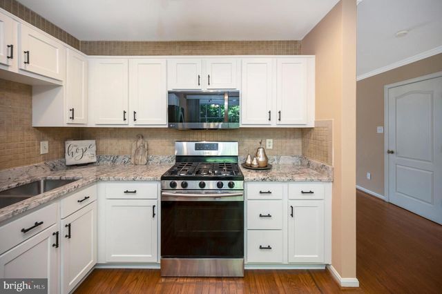 2728 BRIER POND CIR, Woodbridge, VA 22191