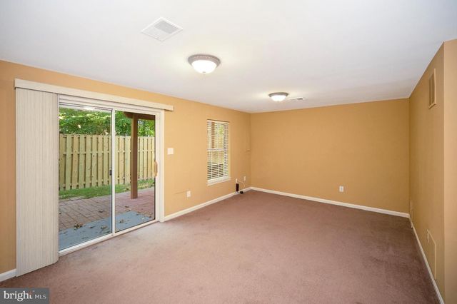 2728 BRIER POND CIR, Woodbridge, VA 22191