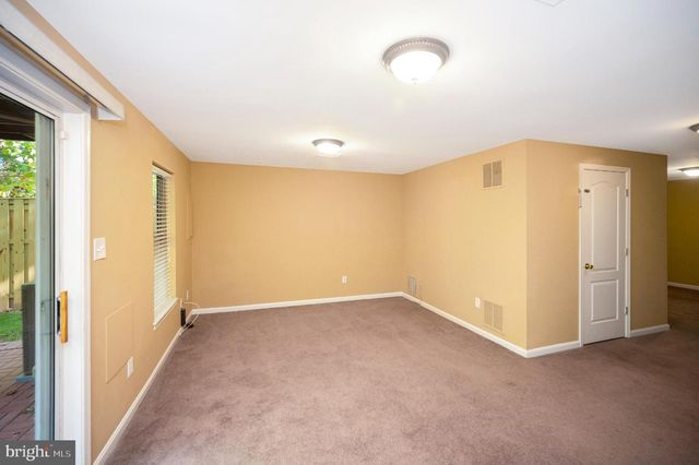 2728 BRIER POND CIR, Woodbridge, VA 22191