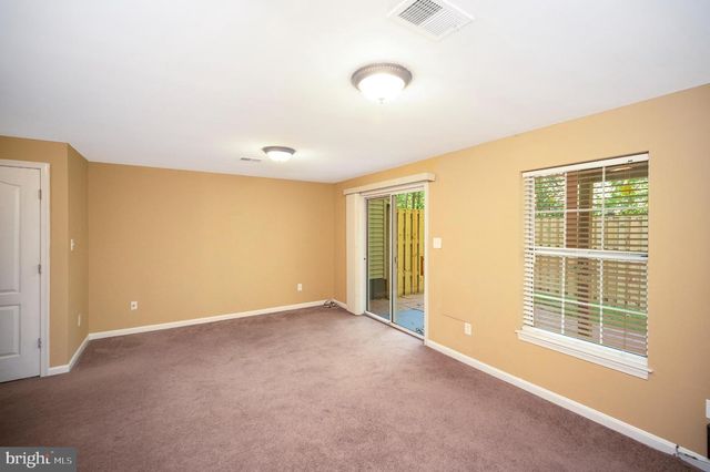 2728 BRIER POND CIR, Woodbridge, VA 22191