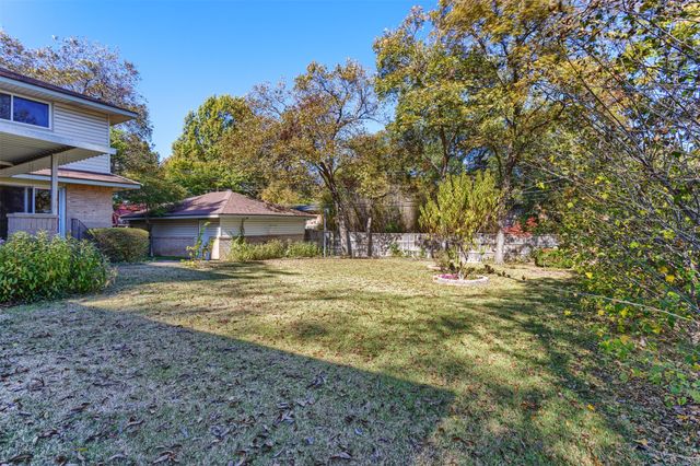 823 Brook Valley Lane, Dallas, TX 75232