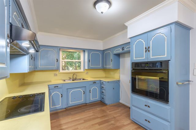 823 Brook Valley Lane, Dallas, TX 75232