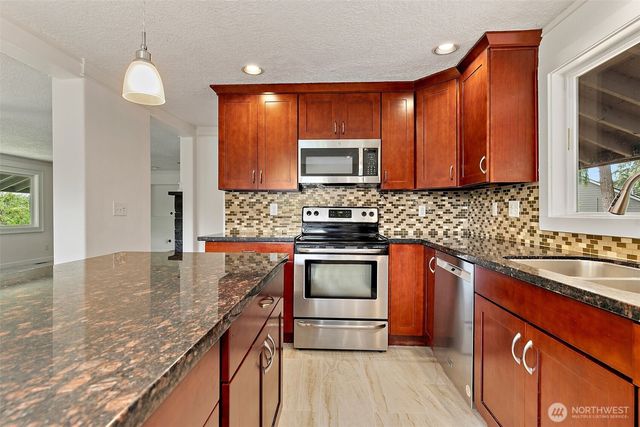 711 Galloway Street, Steilacoom, WA 98388