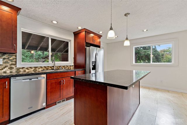 711 Galloway Street, Steilacoom, WA 98388