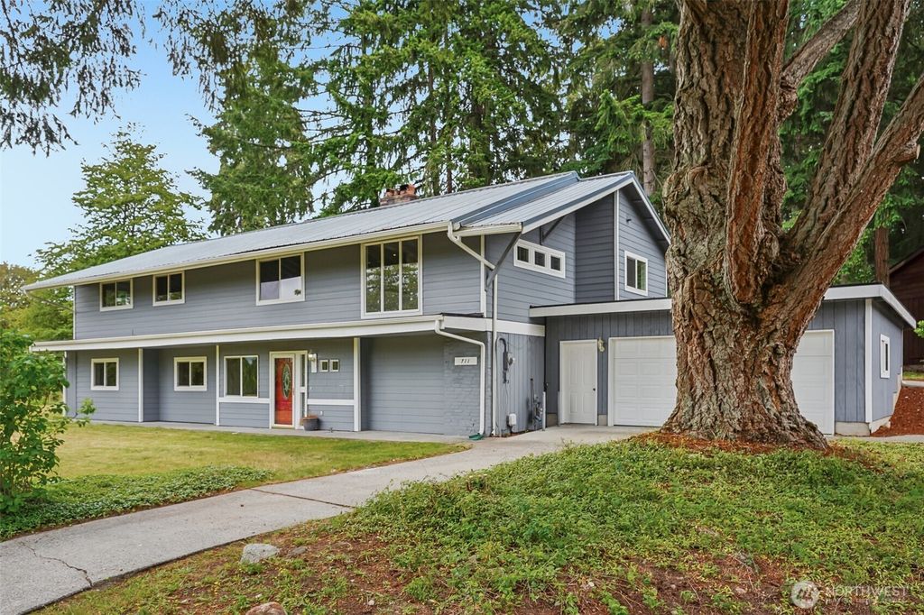 711 Galloway Street, Steilacoom, WA 98388